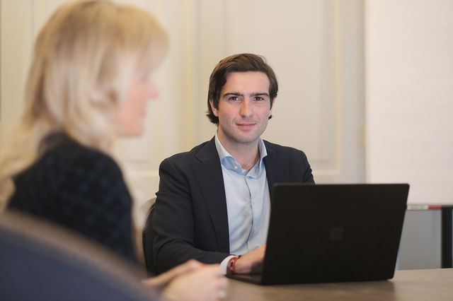 joop kijkt in camera